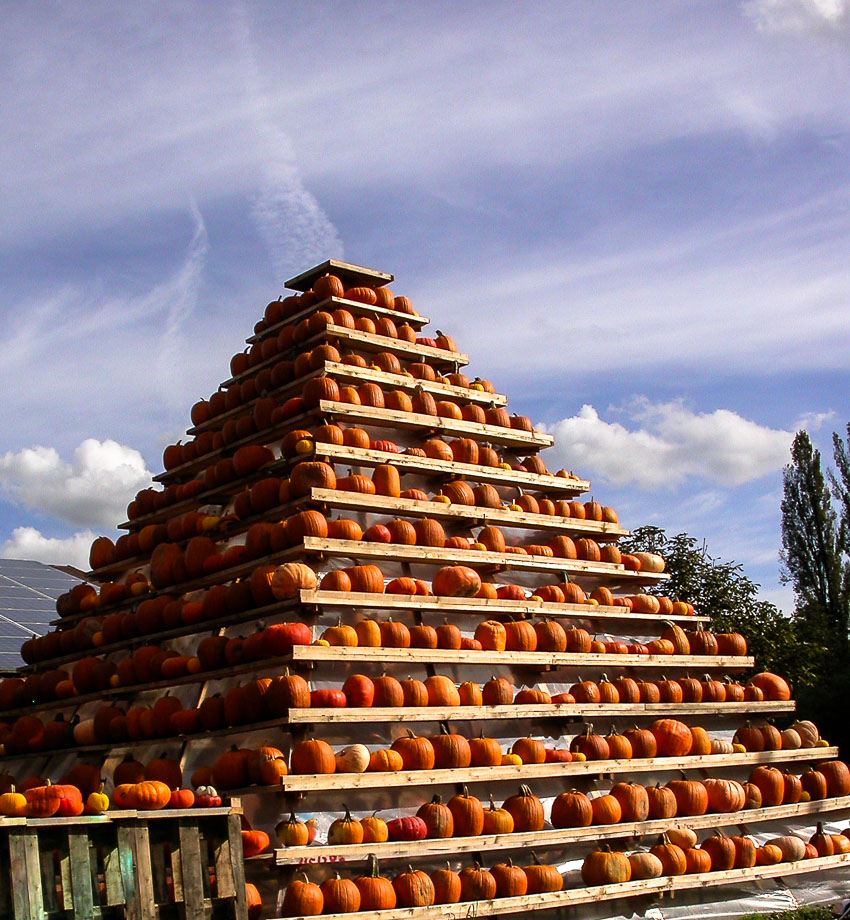 "RAUCHENDE" PYRAMIDE