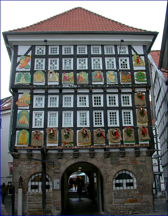 DAS FRAU-HOLLE-HAUS