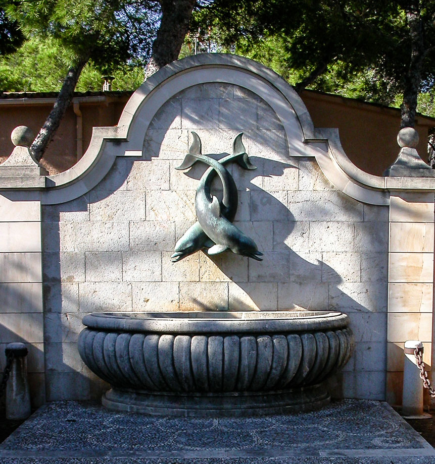 DELFINBRUNNEN