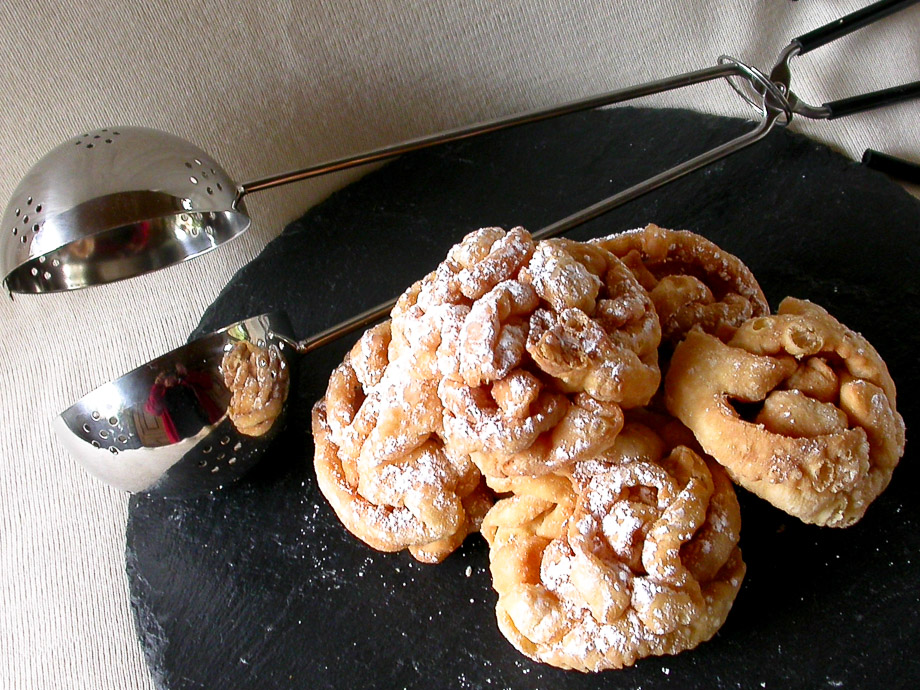 FRÄNKISCHE SCHNEEBALLEN